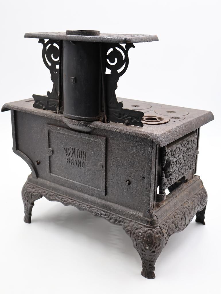 Antique STAR Cast Iron Toy Cook Stove with Ornate Detail - 15