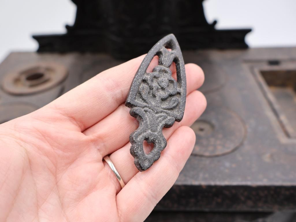 Antique STAR Cast Iron Toy Cook Stove with Ornate Detail - 5
