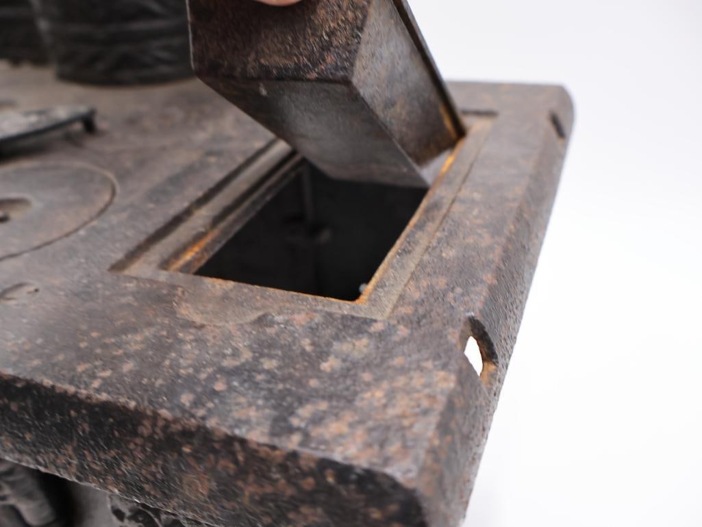Antique STAR Cast Iron Toy Cook Stove with Ornate Detail - 7