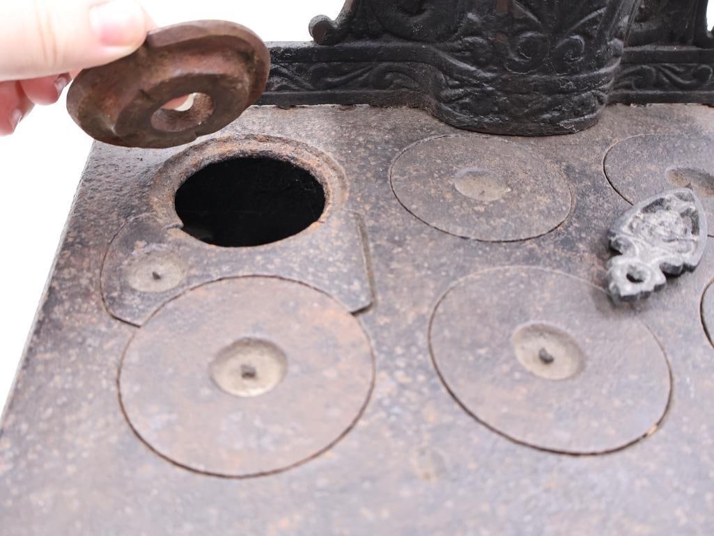 Antique STAR Cast Iron Toy Cook Stove with Ornate Detail - 8