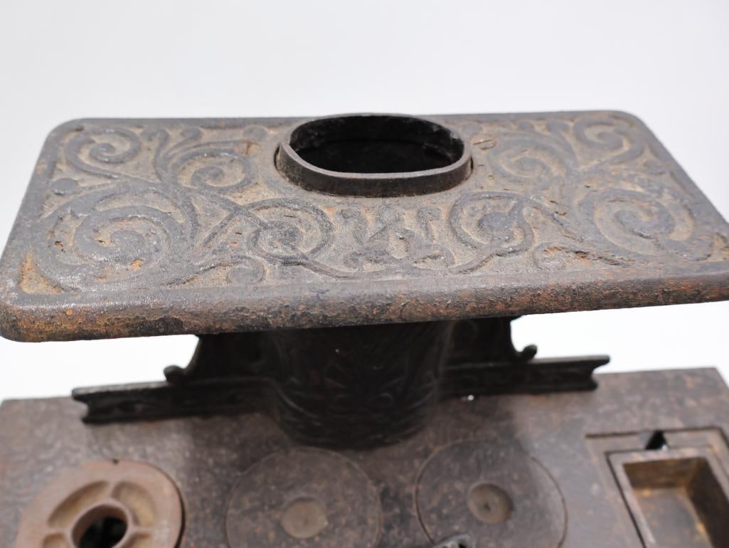 Antique STAR Cast Iron Toy Cook Stove with Ornate Detail - 9