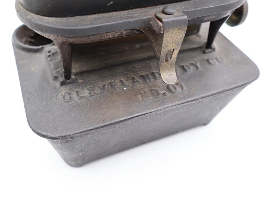 Antique Cleveland Foundry Co. kerosene sad iron heater stove - 10