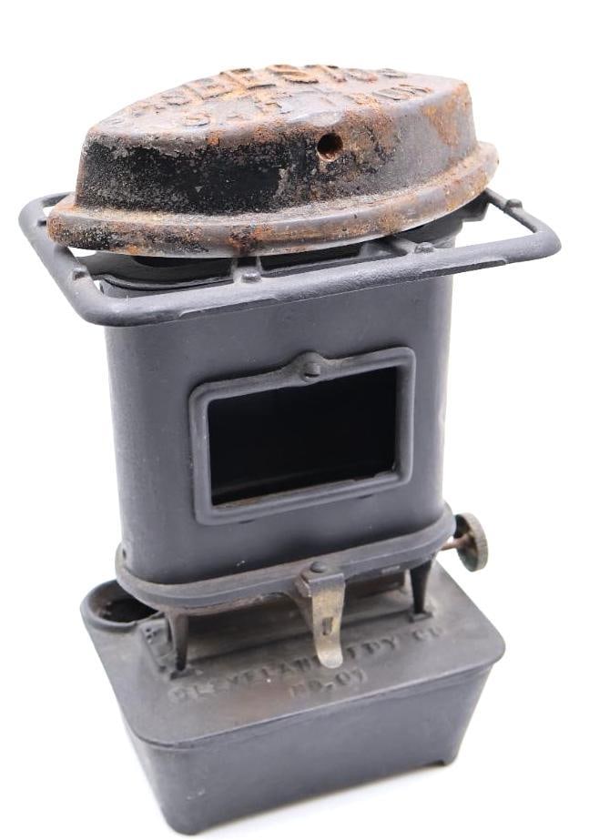 Antique Cleveland Foundry Co. kerosene sad iron heater stove (1 of 13)