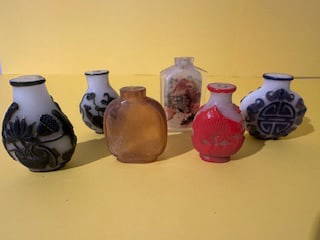 Group of 6 Chinese snuff Bottles, No cap: 20TH CENTURY