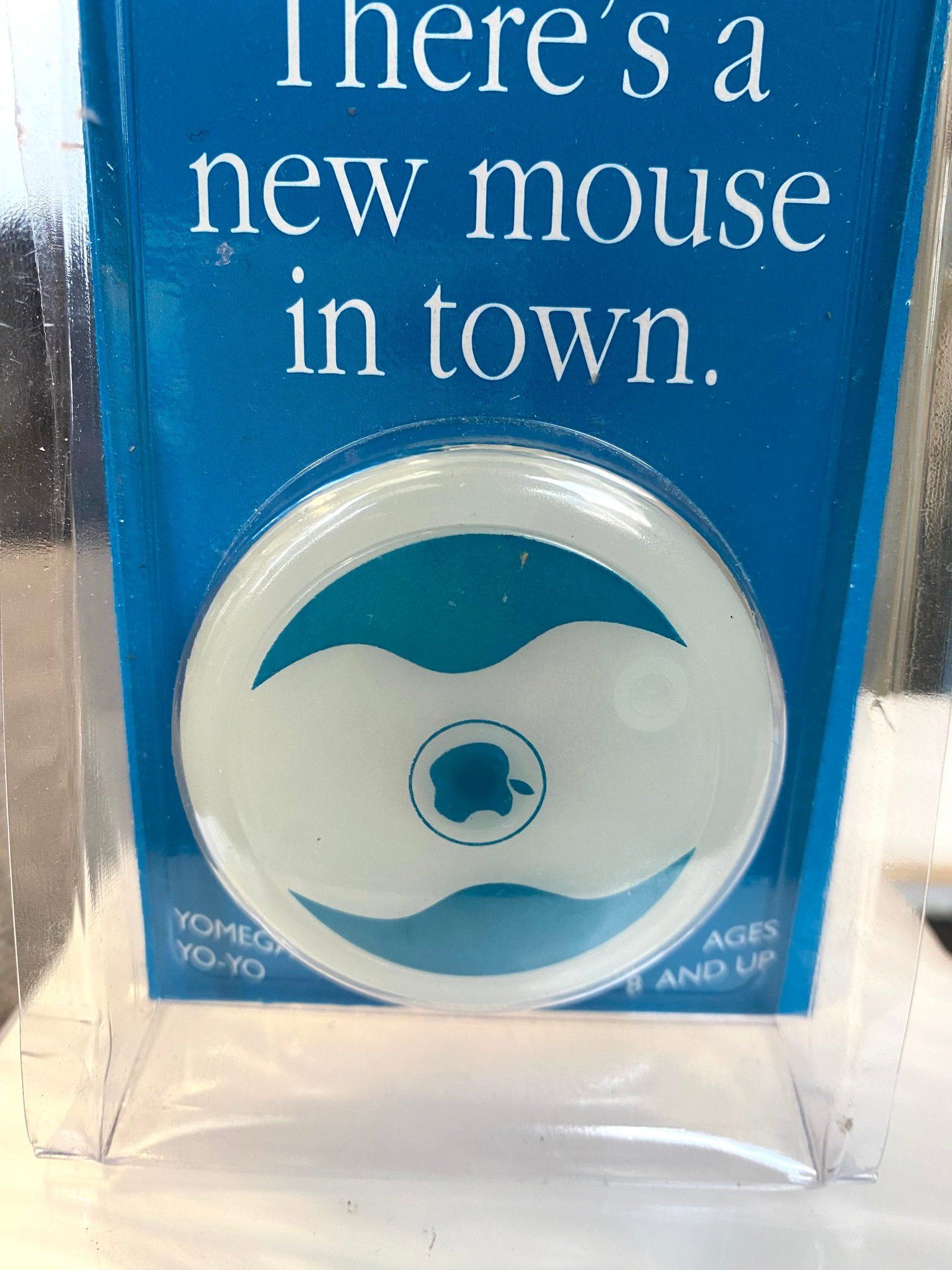 Vintage Apple Mac Yomega Fireball Yo-Yo: Rare collectible Yo-Yo produced for Apple by Yomega as a promotional item for the release of the iMac G3 in 1997. Like new in original packaging. Some wear on the plastic of the packaging visible.