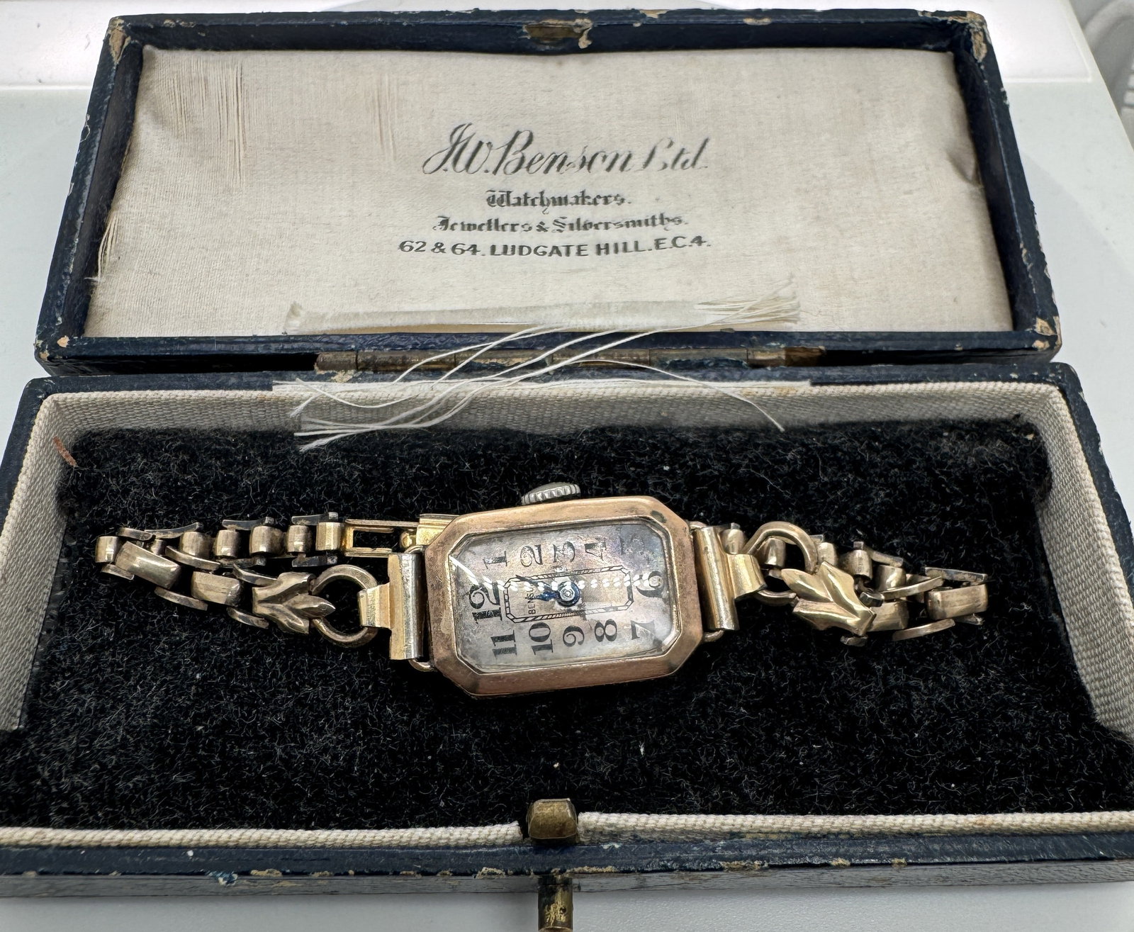Vintage Benson Ladies Wristwatch – 9K Gold Case – Swiss 15 Jewel – Original Box: Vintage Benson Ladies Wristwatch – 9K Gold Case – Swiss 15 Jewel – Original Box Brand: Benson Case Material: 9K Gold (Hallmarked) Movement: Swiss Manual Wind Jewels: