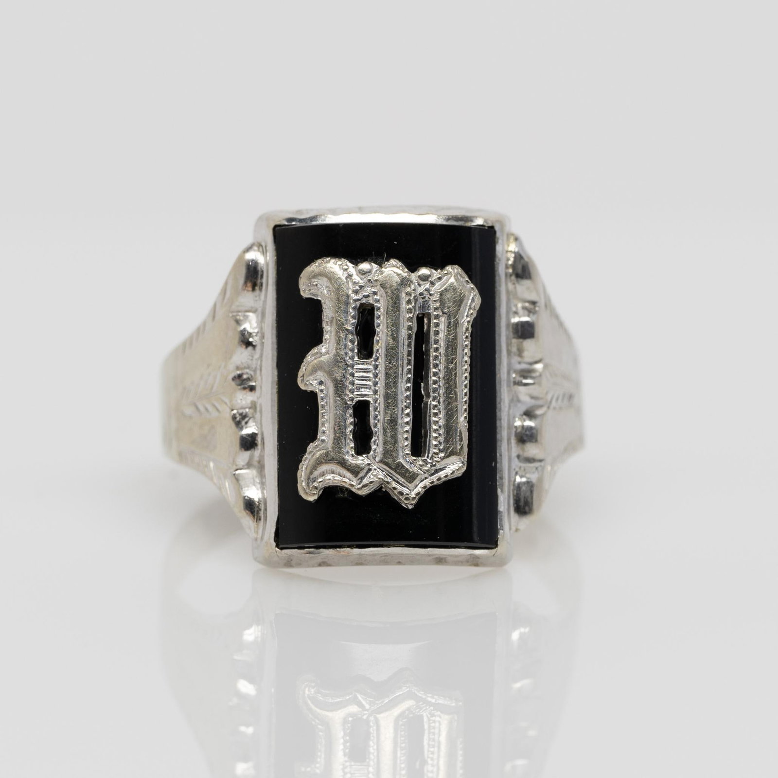 Vintage Men's "W" Initial Black Onyx 14K White Gold Ring (1 of 4)