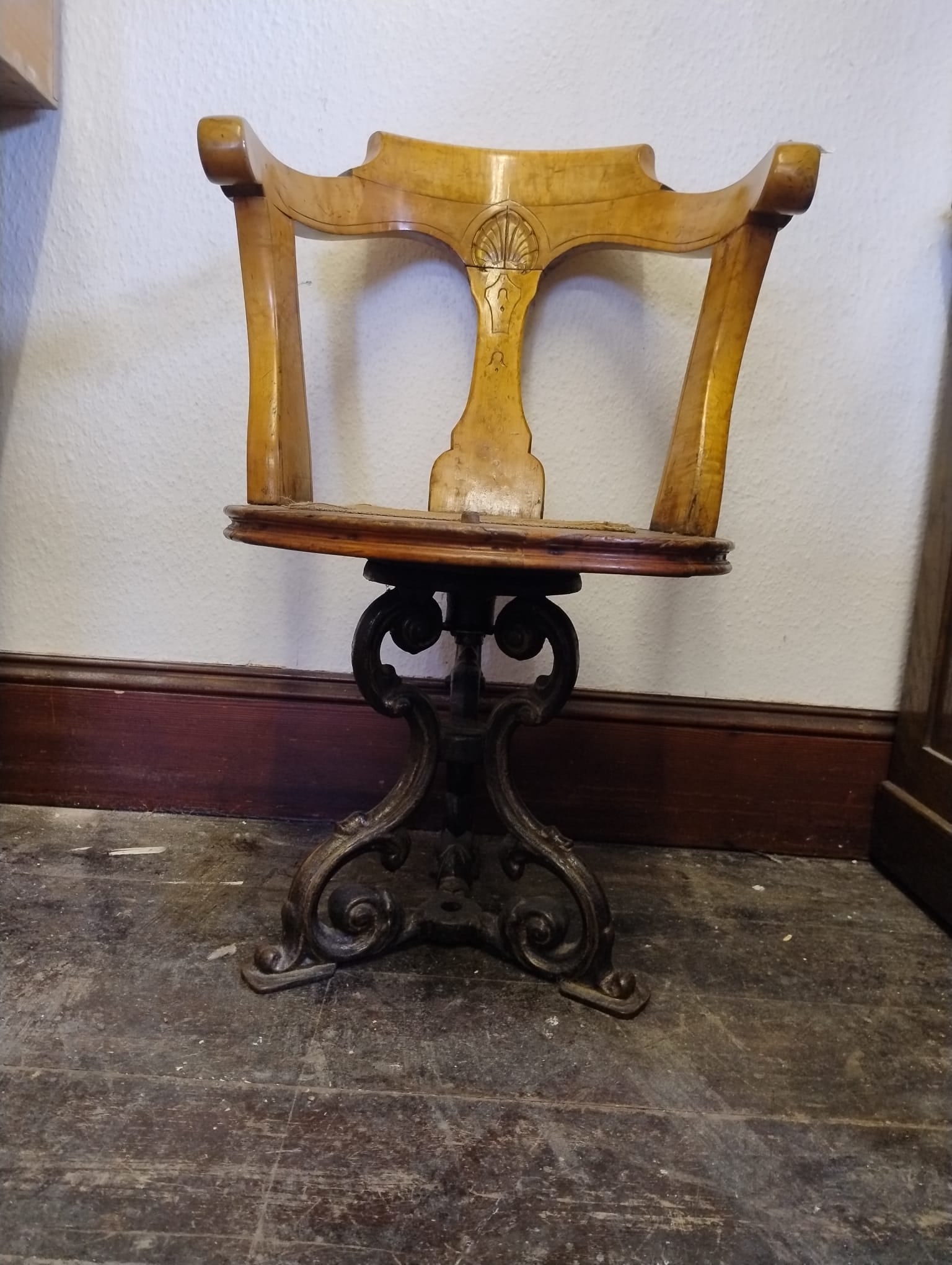 Lovely Captains Chair with Cast Iron Base (1 of 4)