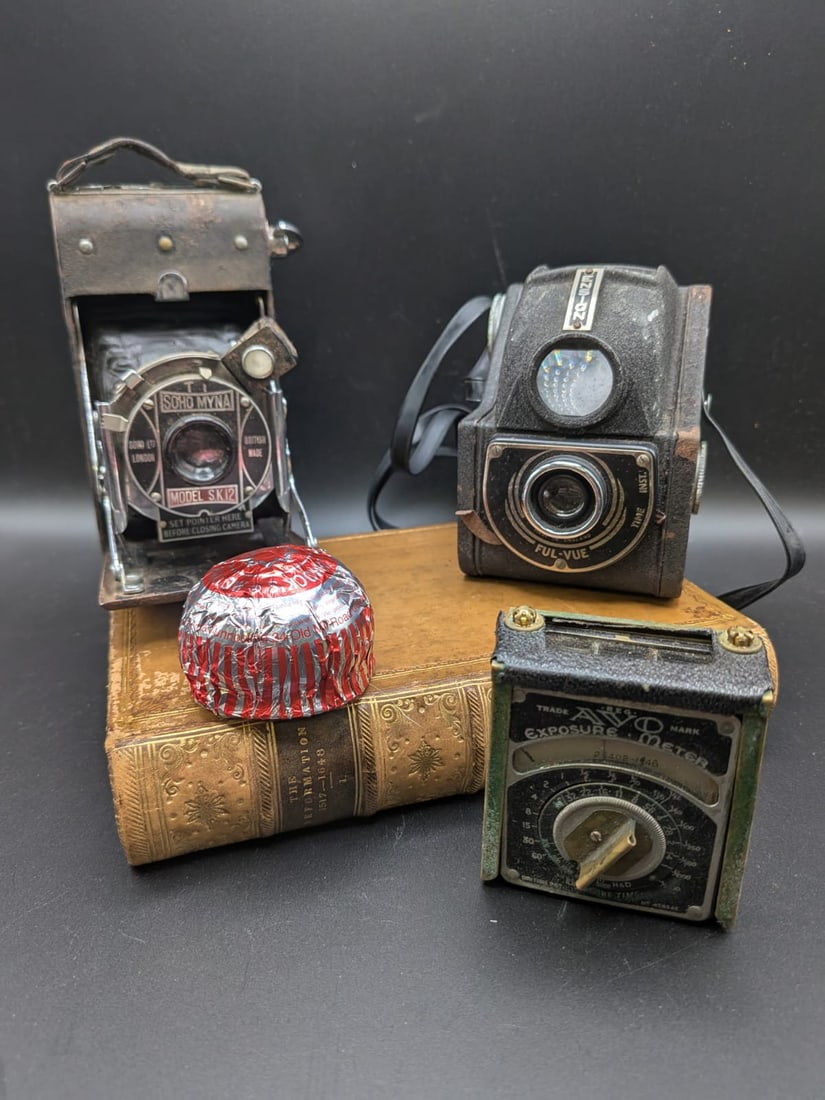 Small Collection of Vintage Cameras (1 of 4)