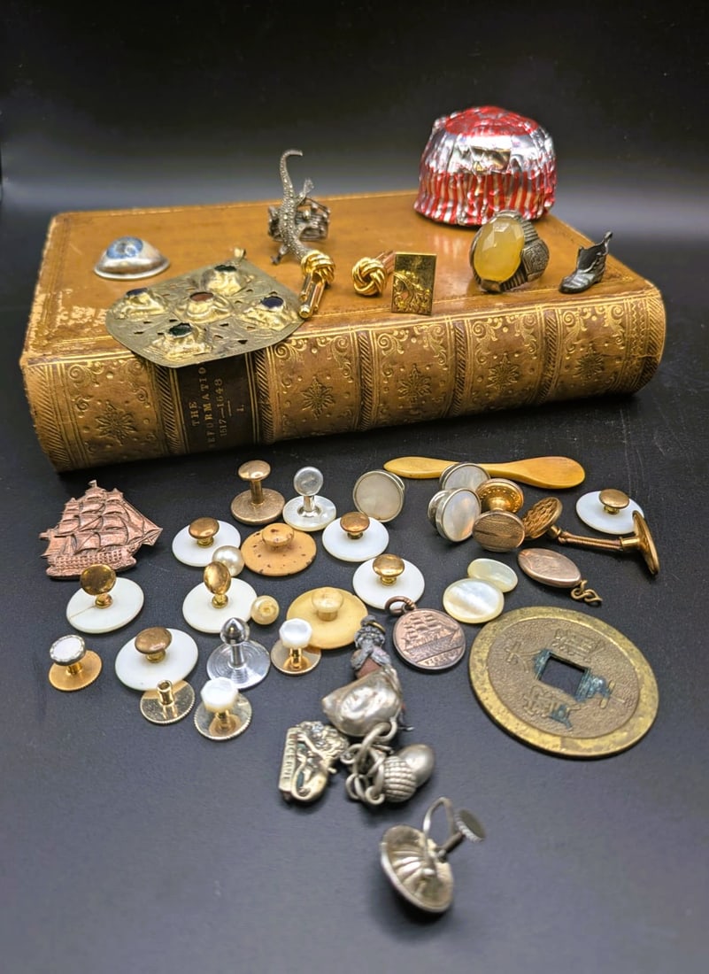 Box of Assorted Jewellery items (1 of 4)