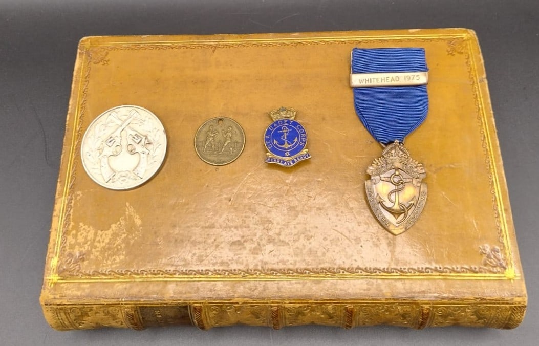 Sea Cadet Badge, Boxing Medal and 2 qty Shooting Medals: cracking wee collection for any shooting nut. NR