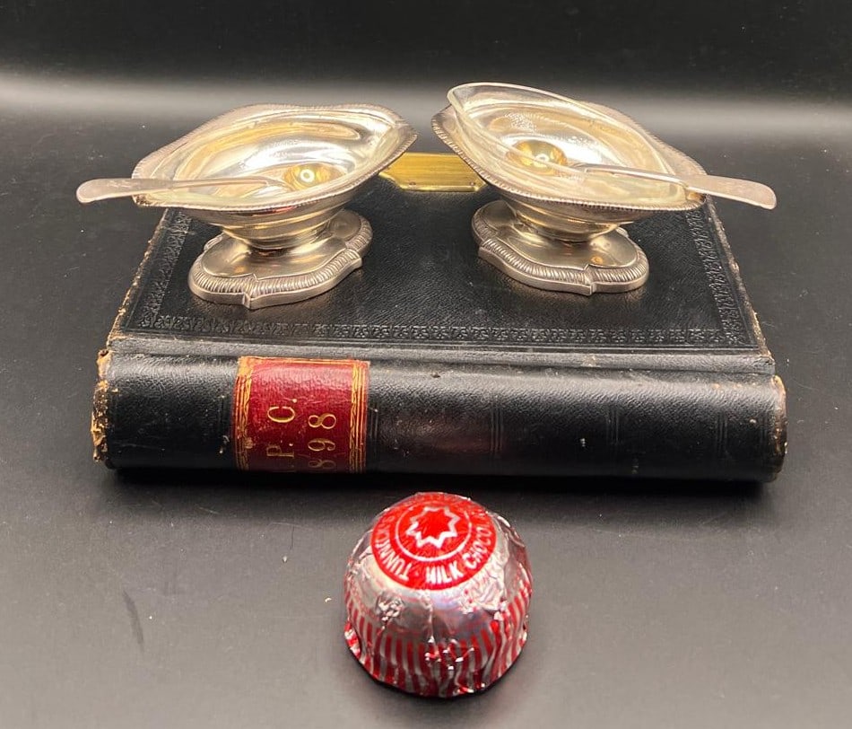 A PAIR OF GEORGE III SCOTTISH SILVER SALTS - NR (1 of 4)