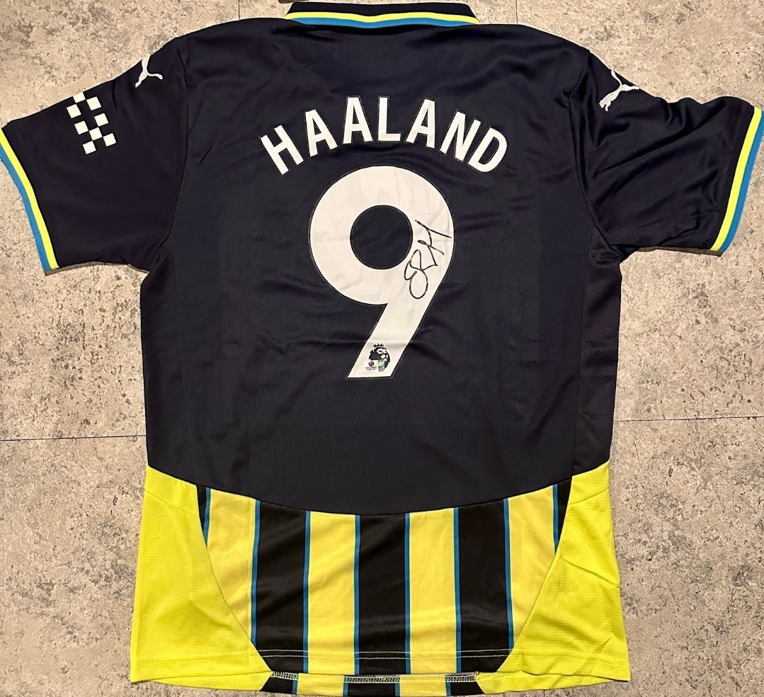 Erling Haaland Manchester City 2022-23 Nike Away Soccer Jersey coa: Erling Haaland Manchester City 2022-23 Nike Away Soccer Jersey GA coa - Autograph Location & coa # may vary JERSEY SIZE EXTRA LARGE