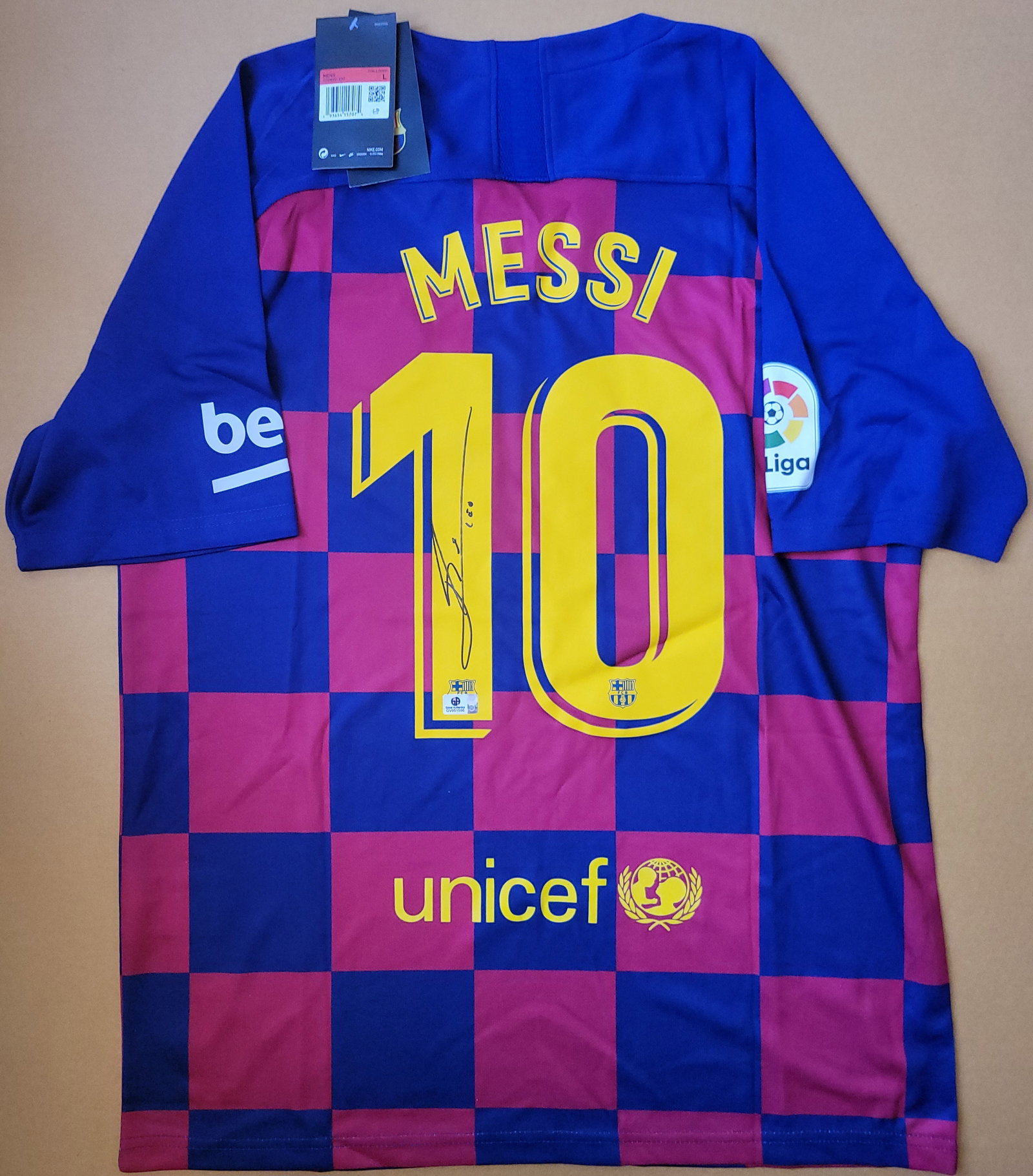 Lionel Messi F.C. Barcelona Autographed 2019-20 Nike Home Soccer Jersey coa: Lionel Messi F.C. Barcelona Autographed Nike 2019-20 Home Soccer Jersey GA coa - Autograph Location & coa # may vary JERSEY SIZE LARGE