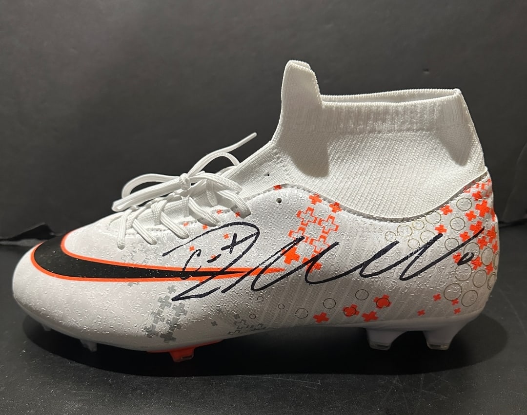 Cristiano Ronaldo Al-Nassr Autographed Nike Soccer Cleat coa (1 of 2)