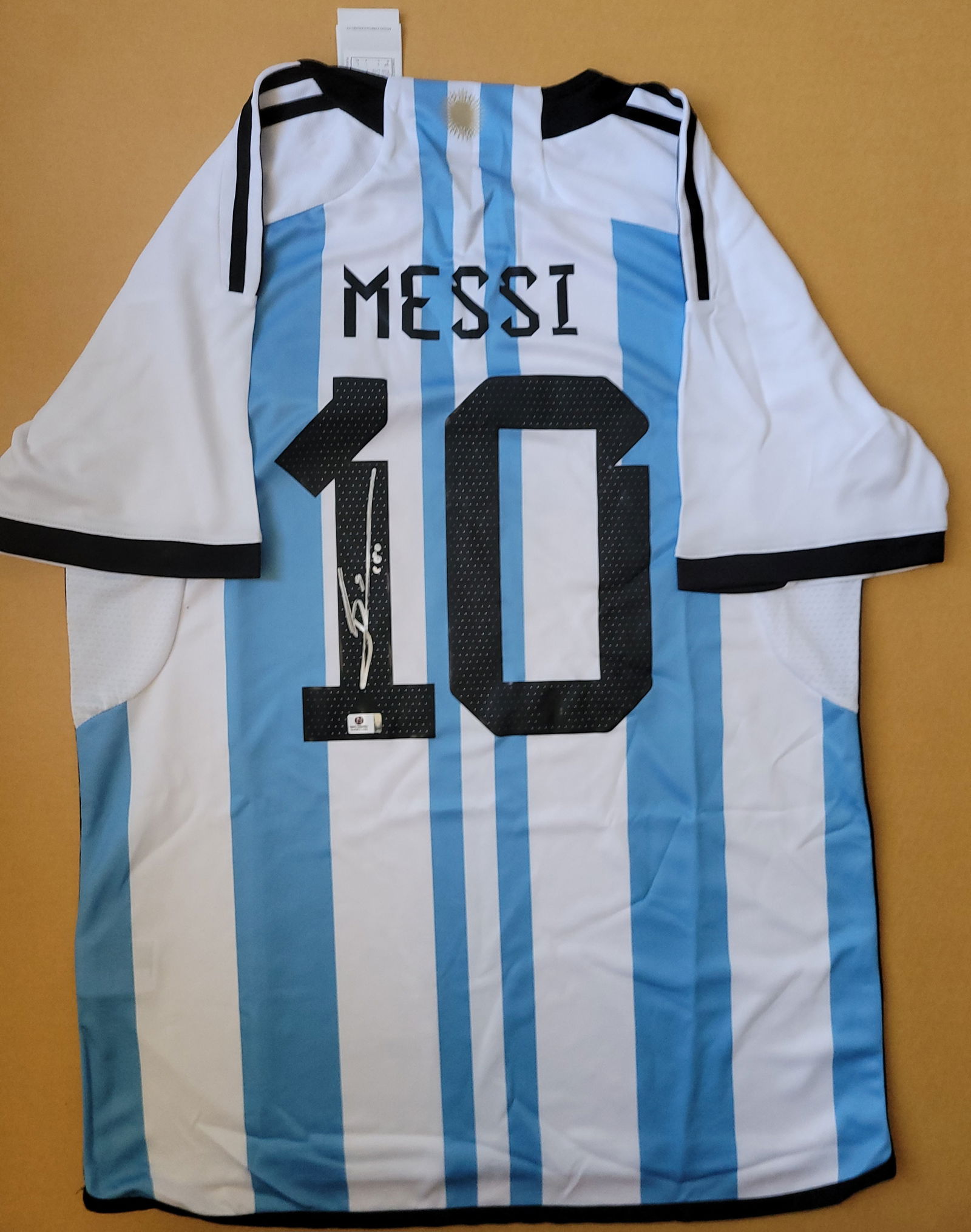 Lionel Messi Argentina Autographed 2022 Adidas FIFA WORLD CUP Soccer Jersey coa: Lionel Messi Argentina Autographed 2022 Adidas FIFA WORLD CUP Soccer Jersey GA coa - Autograph Location & coa # may vary JERSEY SIZE EXTRA LARGE