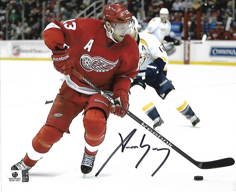 Pavel Datsyuk Detroit Red Wings Autographed 8x10 Photo coa: Pavel Datsyuk Detroit Red Wings Autographed 8x10 Photo GA coa - Autograph Location & coa # may vary 