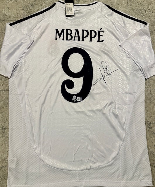 Von Miller Denver Broncos Autographed Custom Football Jersey GA coa: Von Miller Denver Broncos Patriots Autographed Custom Football Jersey GA coa - Autograph Location & coa # may vary JERSEY SIZE EXTRA LARGE - CUSTOM JERSEY MEANS NO LOGOS, NO TEAM NAMES, & NO BRAND NAM