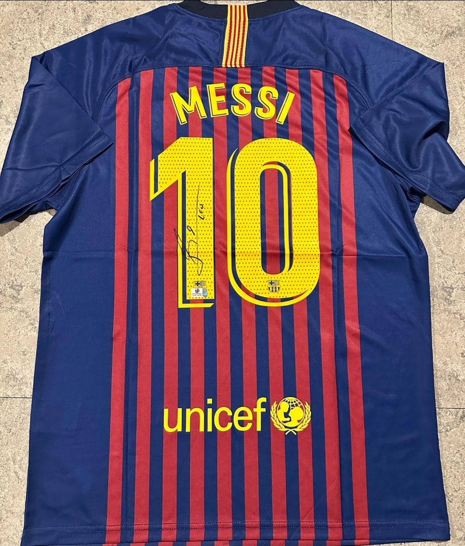 Lionel Messi F.C. Barcelona Autographed 2018-19 Nike Home Soccer Jersey coa: Lionel Messi F.C. Barcelona Autographed Nike 2018-9 Home Soccer Jersey GA coa - Autograph Location & coa # may vary JERSEY SIZE LARGE