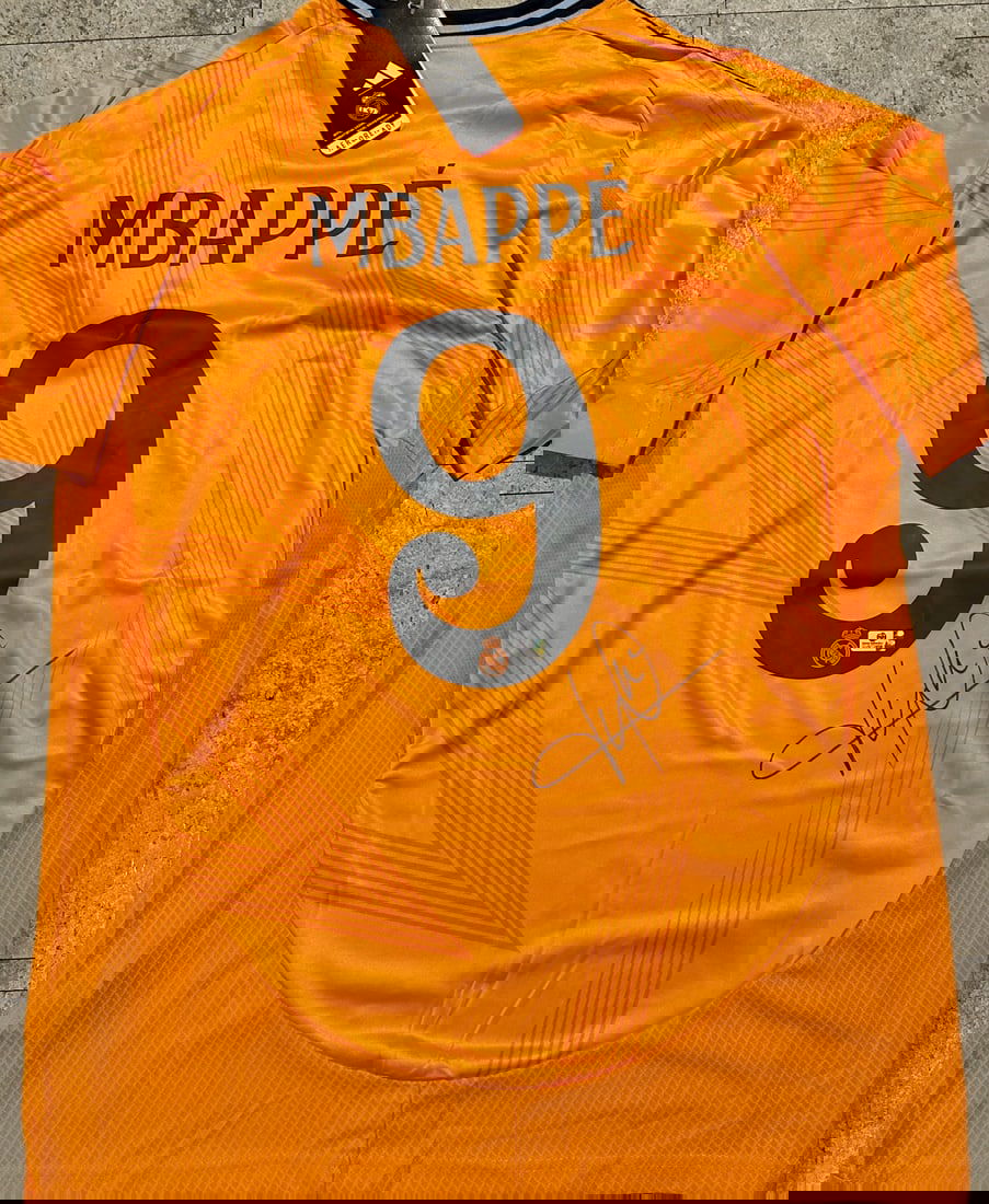 Kylian Mbappe Real Madrid Autographed 2024-25 Adidas Away Jersey coa: Kylian Mbappé Real Madrid Autographed 2024-25 Adidas Away Jersey GA coa - Autograph Location & coa # may vary JERSEY SIZE EXTRA LARGE