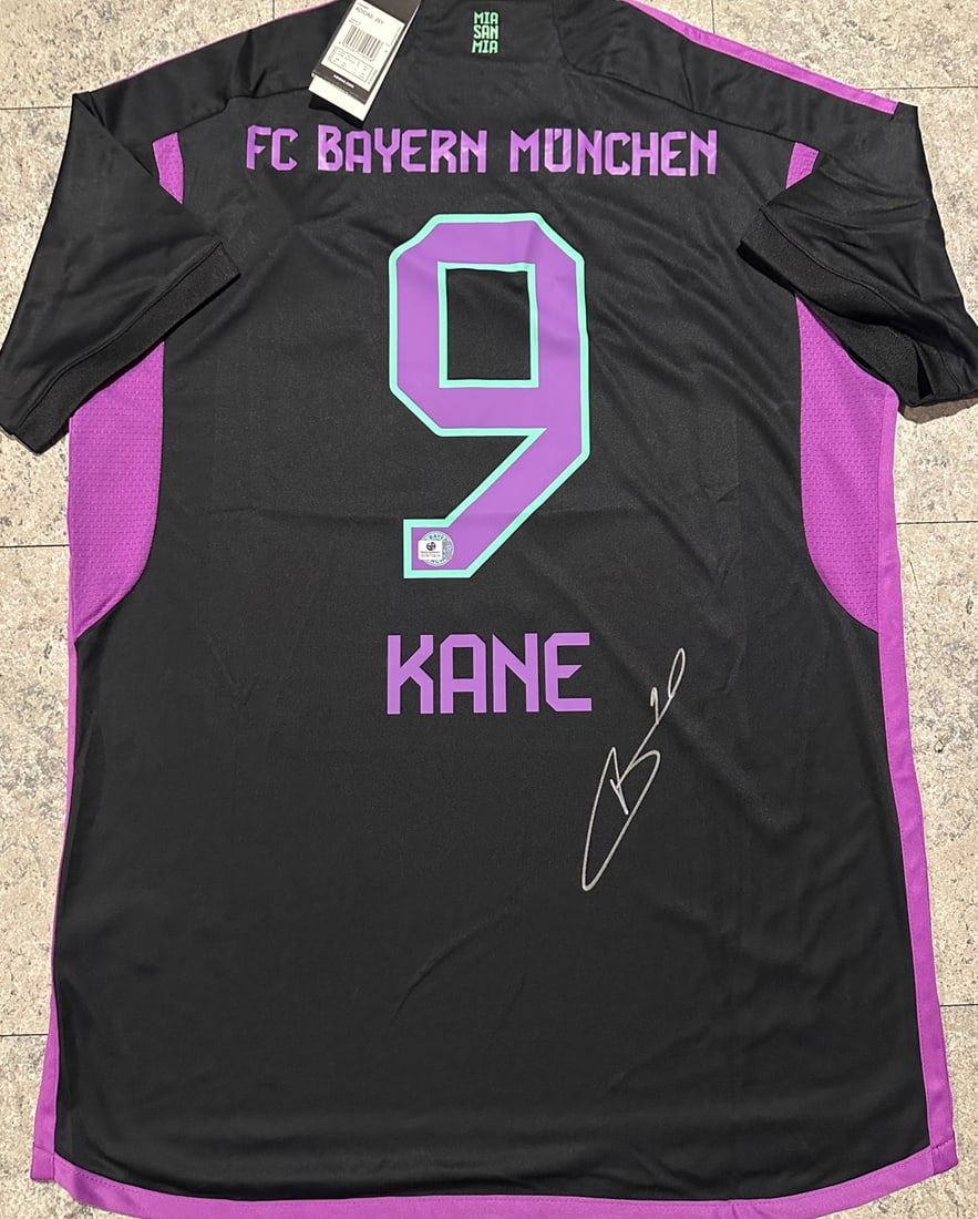 Harry Kane FC Bayern Munchen 2023-24 Adidas Away Soccer Jersey coa: Harry Kane FC Bayern Munchen 2023-24 Adidas Away Soccer Jersey GA coa - Autograph Location & coa # may vary JERSEY SIZE EXTRA LARGE 