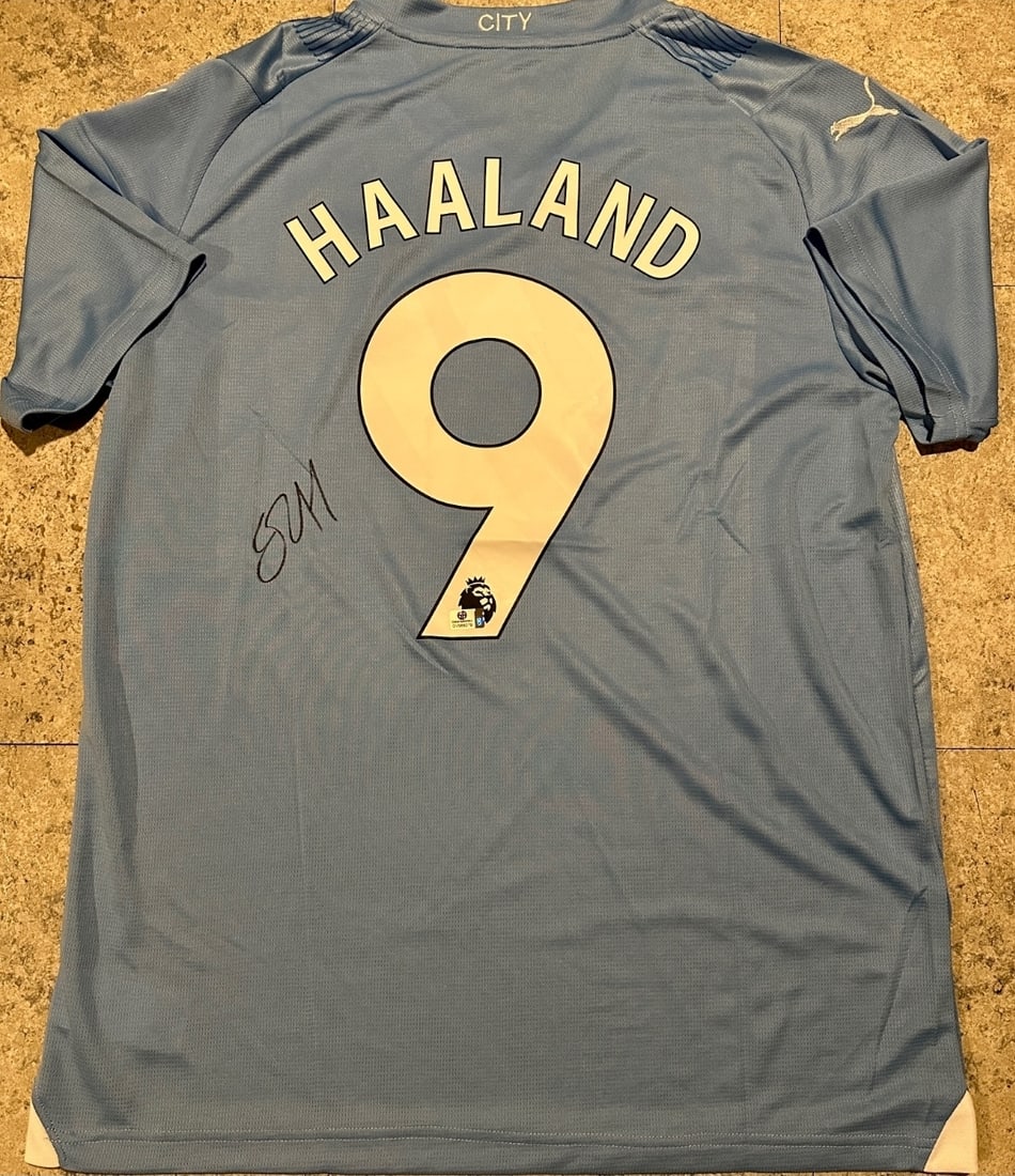 Erling Haaland Manchester City Autographed 2023-24 Puma Blue Home Soccer Jersey coa: Erling Haaland Manchester City Autographed 2023-24 Puma Blue Home Soccer Jersey GA coa - Autograph Location & coa # may vary JERSEY SIZE EXTRA LARGE 