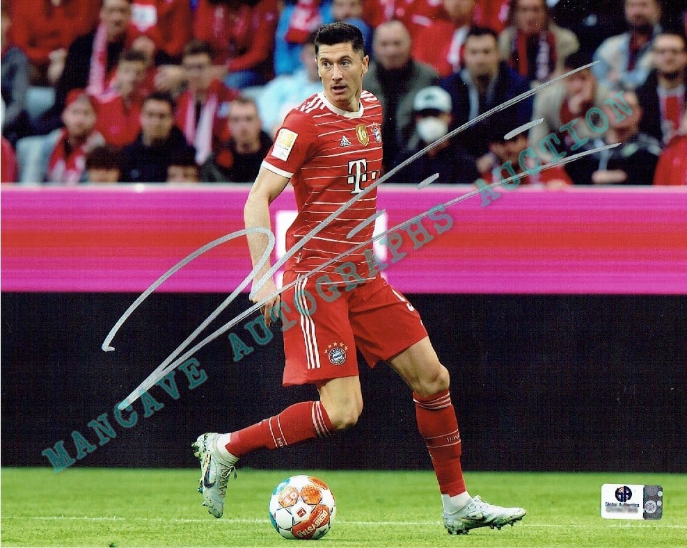 Autographed Robert Lewandowski FC Bayern Munich 8x10 Photo coa: Autographed Robert Lewandowski FC Bayern Munich 8x10 Photo GA coa - Autograph Location & coa # may vary 