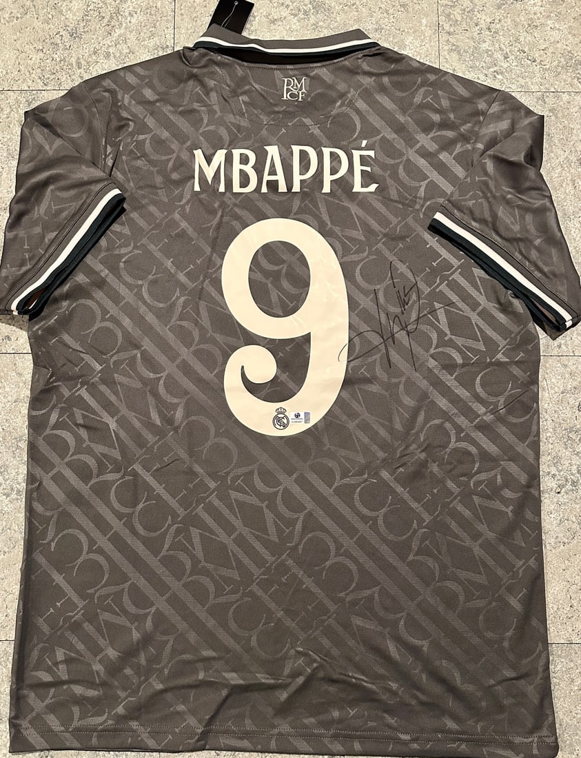 Autographed Kylian Mbappe Real Madrid 2024-25 Adidas 3rd Jersey COA: Autographed Kylian Mbappé Real Madrid 2024-25 Adidas 3rd Jersey GA coa - Autograph Location & coa # may vary JERSEY SIZE EXTRA LARGE 