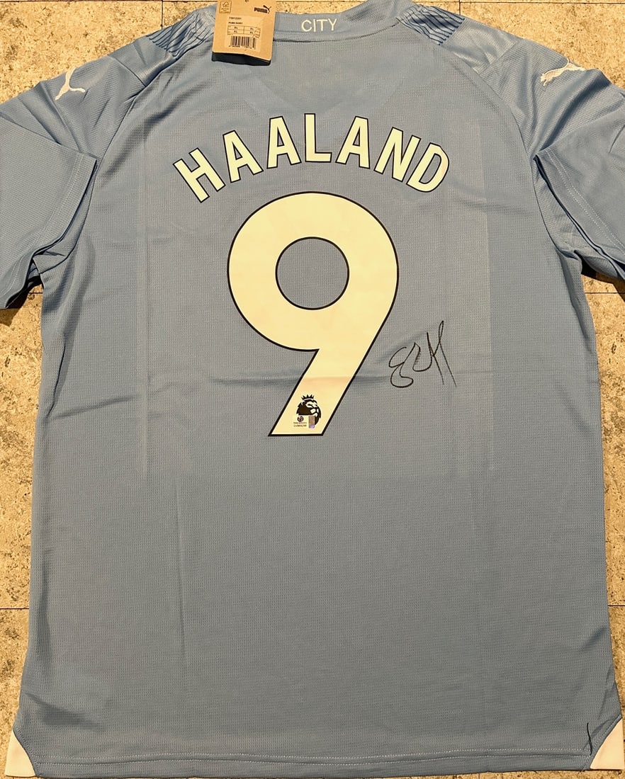Autographed Erling Haaland Manchester City 2023-24 Puma Home Soccer Jersey COA: Autographed Erling Haaland Manchester City 2023-24 Puma Home Soccer Jersey GA coa - Autograph Location & coa # may vary JERSEY SIZE EXTRA LARGE 