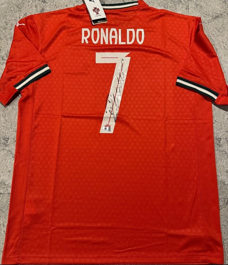 Autographed Cristiano Ronaldo Portugal 2024 Nike Home Soccer Jersey COA: Autographed Cristiano Ronaldo Portugal 2024 Nike Home Soccer Jersey GA coa - Autograph Location & coa # may vary JERSEY SIZE EXTRA LARGE