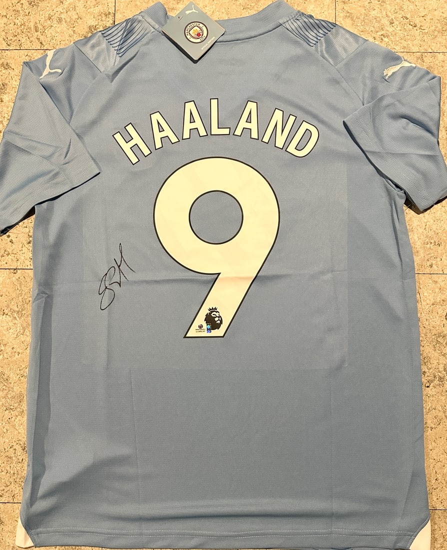 Autographed Erling Haaland Manchester City 2023-24 Puma Home Blue Soccer Jersey COA: Autographed Erling Haaland Manchester City 2023-24 Puma Home Blue Soccer Jersey GA coa - Autograph Location & coa # may vary JERSEY SIZE EXTRA LARGE