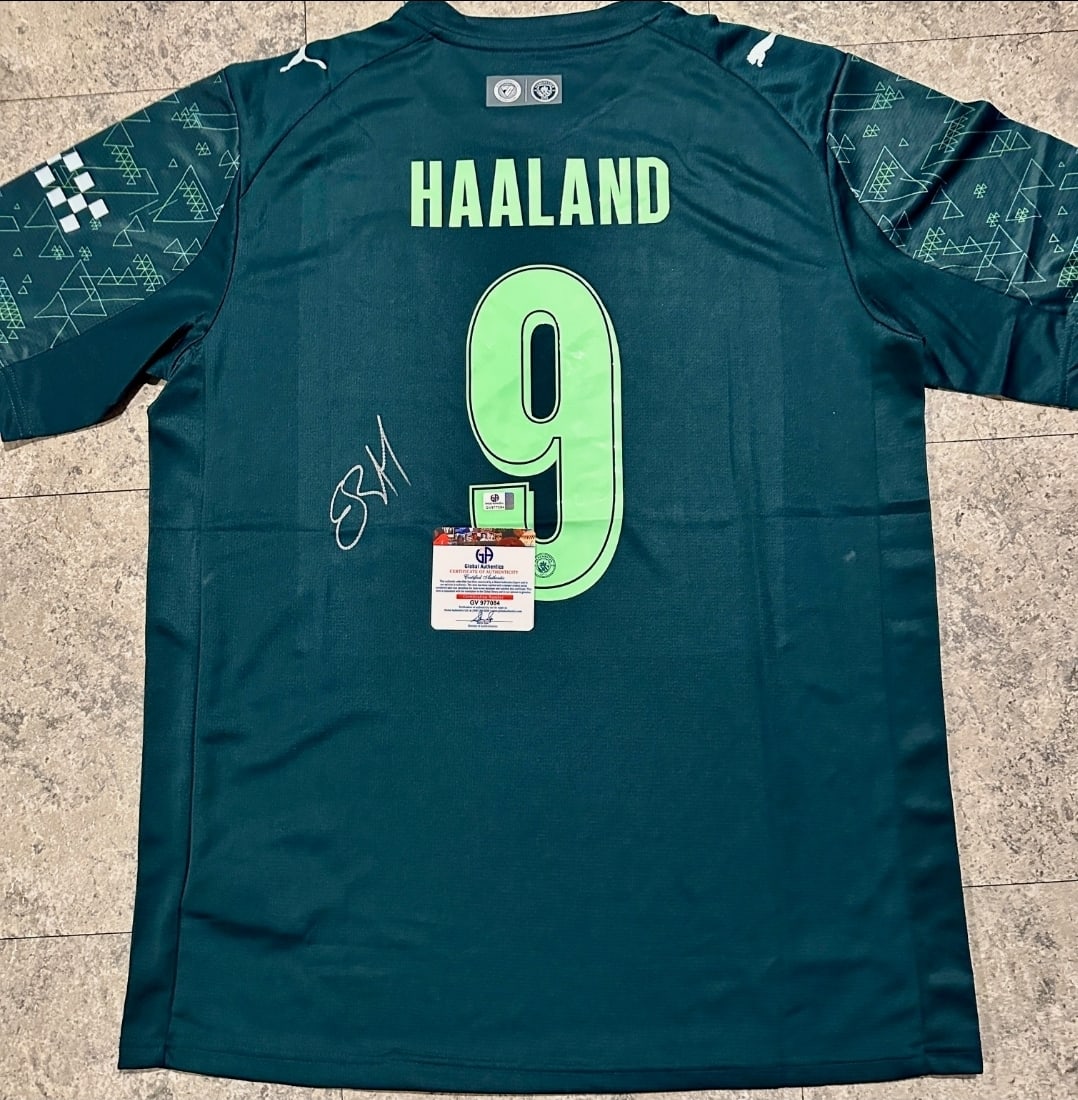 Erling Haaland Manchester City Autographed 2025-26 Puma Fourth Soccer Jersey coa: Erling Haaland Manchester City Autographed 2025-26 Puma Fourth Soccer Jersey GA coa - Autograph Location & coa # may vary JERSEY SIZE EXTRA LARGE