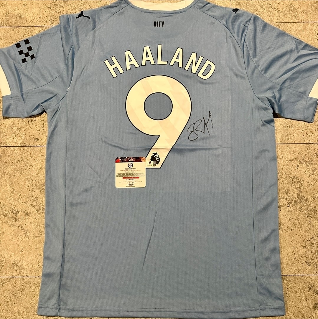 Erling Haaland Manchester City Autographed 2025-26 Puma Home Soccer Jersey coa: Erling Haaland Manchester City Autographed 2025-26 Puma Home Soccer Jersey GA coa - Autograph Location & coa # may vary JERSEY SIZE EXTRA LARGE