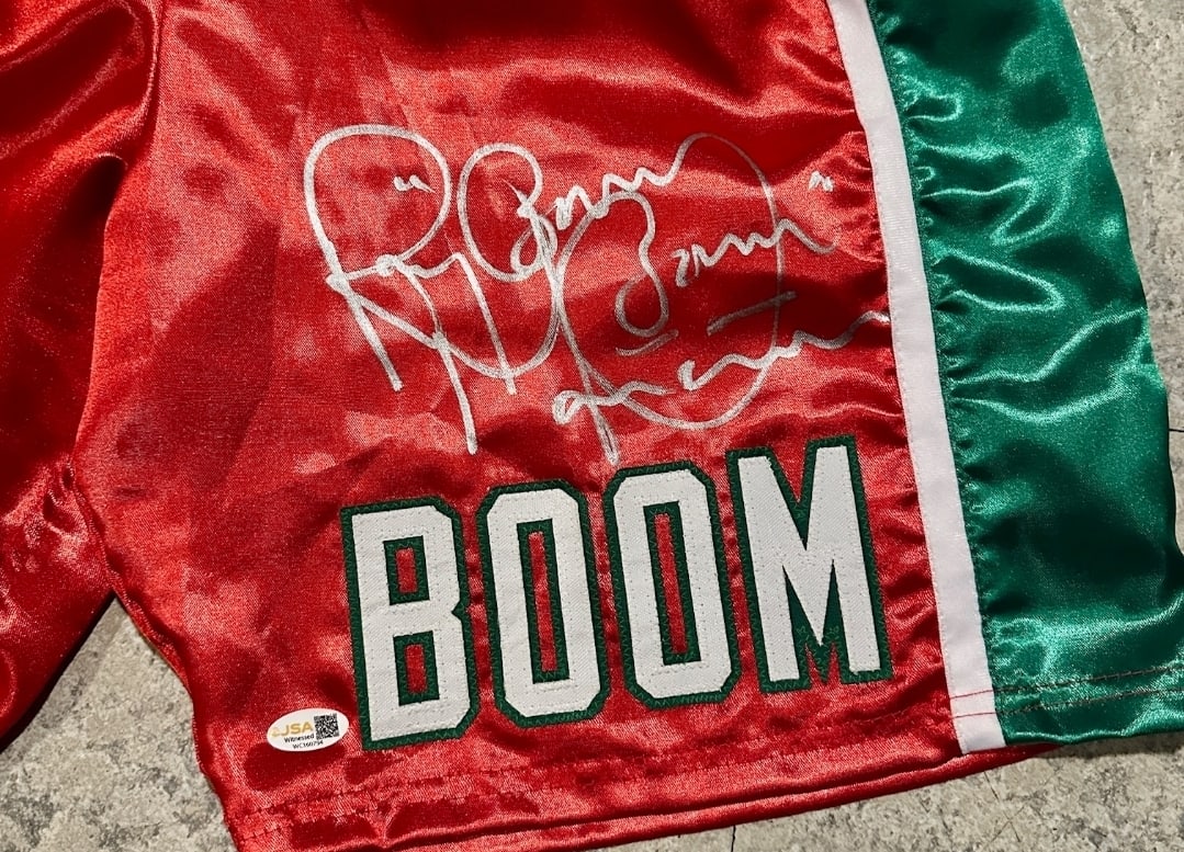 Ray 'BOOM BOOM' Mancini Former Lightweight Champion Autographed Boxing Trunks JSA HOLOGRAM - 3
