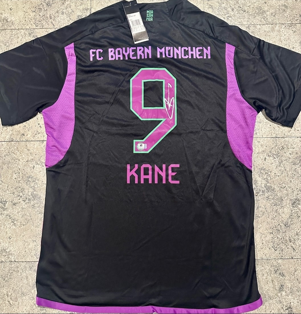 Harry Kane FC Bayern Munchen 2023-24 Adidas Away Soccer Jersey coa: Harry Kane FC Bayern Munchen 2023-24 Adidas Away Soccer Jersey GA coa - Autograph Location & coa # may vary JERSEY SIZE EXTRA LARGE