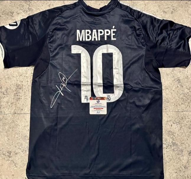 Kylian Mbappe Real Madrid Autographed 2025-26 Adidas Away Jersey coa: Kylian Mbappé Real Madrid Autographed 2025-26 Adidas Away Jersey GA coa - Autograph Location & coa # may vary JERSEY SIZE EXTRA LARGE