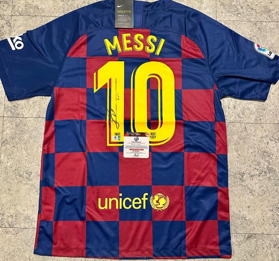 Lionel Messi F.C. Barcelona Autographed 2019-20 Nike Home Soccer Jersey coa: Lionel Messi F.C. Barcelona Autographed Nike 2019-20 Home Soccer Jersey GA coa - Autograph Location & coa # may vary JERSEY SIZE LARGE