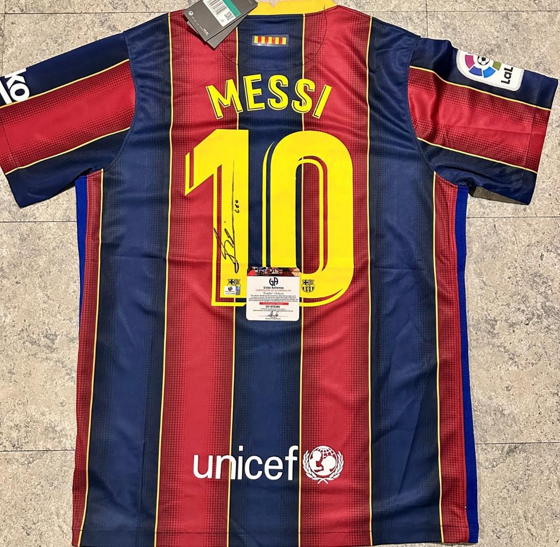 Lionel Messi F.C. Barcelona Autographed 2020-21 Nike Home Soccer Jersey coa: Lionel Messi F.C. Barcelona Autographed 2020-21 Nike Home Soccer Jersey GA coa - Autograph Location & coa # may vary JERSEY SIZE LARGE