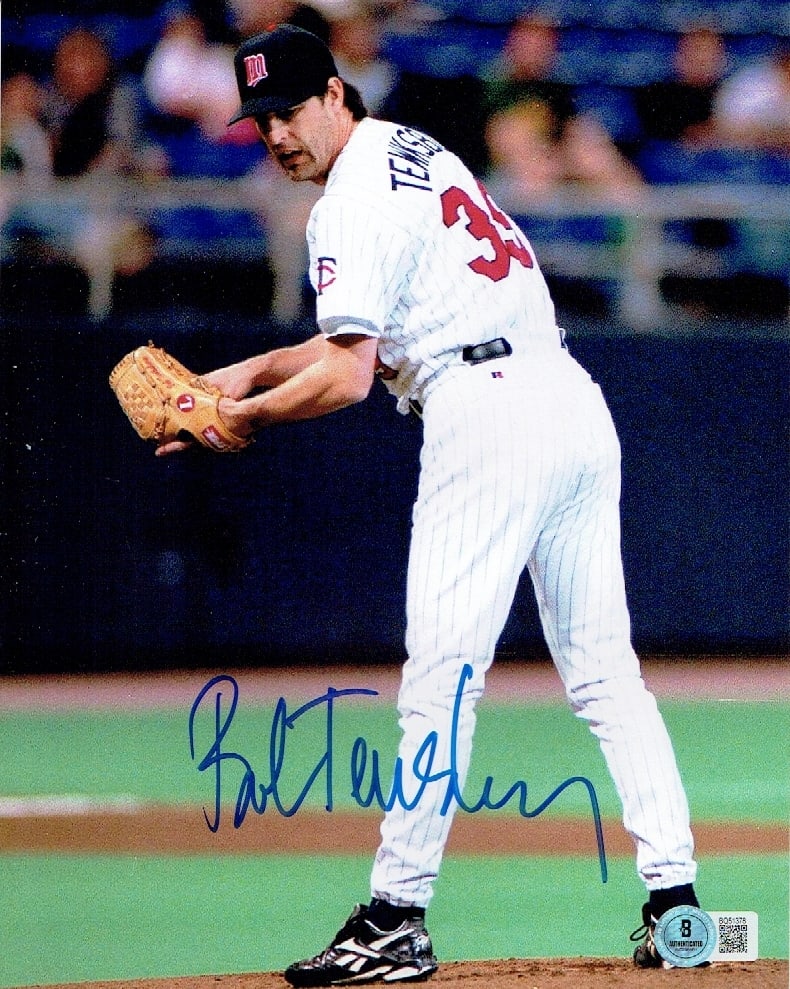 Bob Tewksbury Minnesota Twins Autographed 8x10 Photo Beckett Hologram: Bob Tewksbury Minnesota Twins Autographed 8x10 Photo Beckett QR Hologram Included (THERE IS NO COA CARDS WITH QR CODE HOLGRAMS - SCAN QR CODE WITH CAMERA TO VERIFY AUTHENTICITY) - Autograph Location