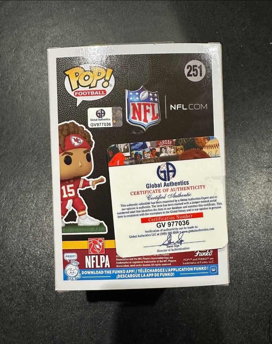 Patrick Mahomes Kansas City Chiefs Autographed Funko POP! coa - 2