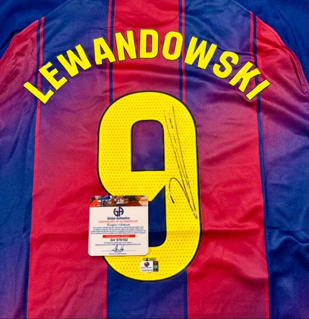 Robert Lewandowski FC Barcelona Autographed 2025-26 Nike Home Jersey coa - 2
