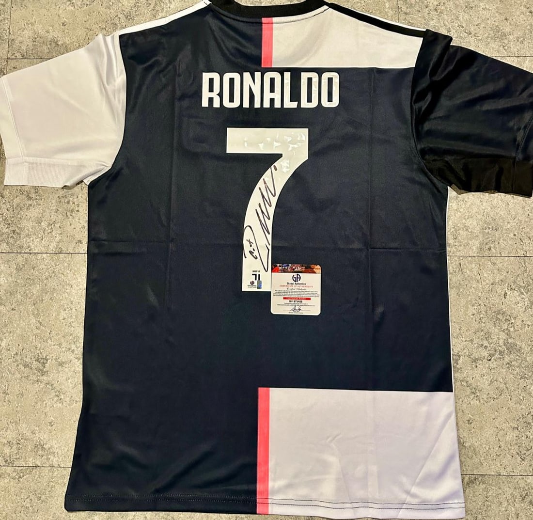 Cristiano Ronaldo FC Juventus Autographed Adidas 2019-20 Home Soccer Jersey coa (1 of 3)