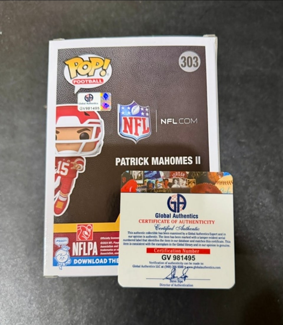 Patrick Mahomes Kansas City Chiefs Autographed Funko POP! coa - 2