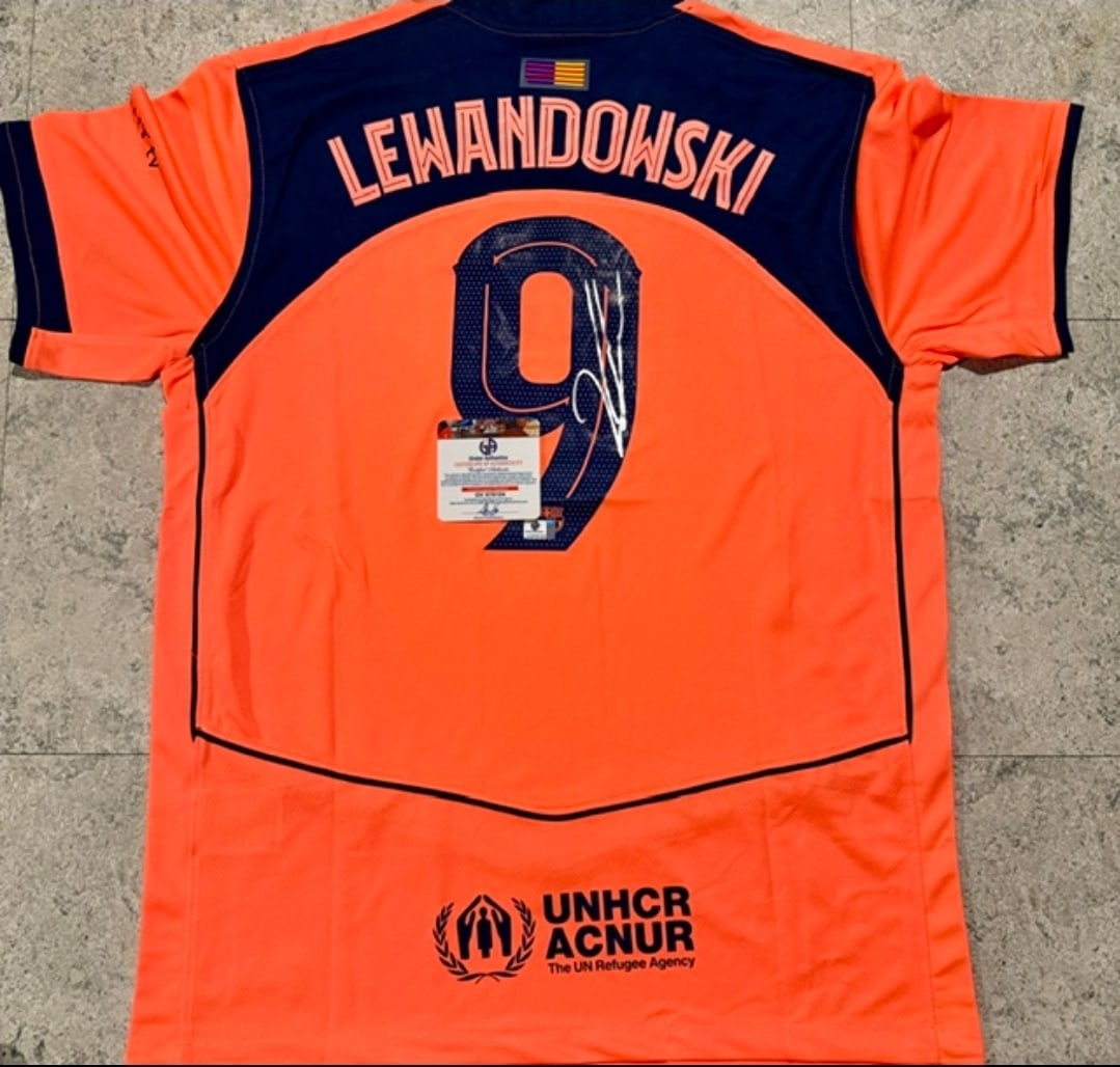 Robert Lewandowski FC Barcelona Autographed 2025-26 Nike Third Jersey coa: Robert Lewandowski FC Barcelona Autographed Nike 2025-26 Third Jersey GA coa - Autograph Location & coa # may vary JERSEY SIZE EXTRA LARGE