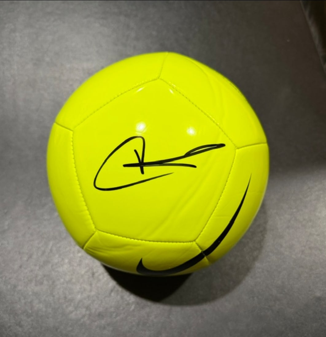 Harry Kane FC Bayern Munchen Autographed Nike Soccer Ball coa: Harry Kane FC Bayern Munchen Autographed Nike Soccer Ball GA coa - Autograph Location & coa # may vary