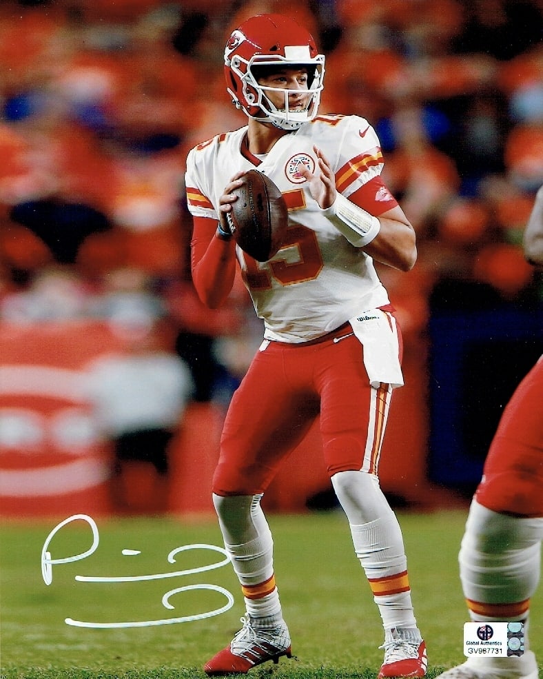 Patrick Mahomes Kansas City Chiefs Autographed 8x10 Photo coa: Patrick Mahomes Kansas City Chiefs Autographed 8x10 Photo GA coa