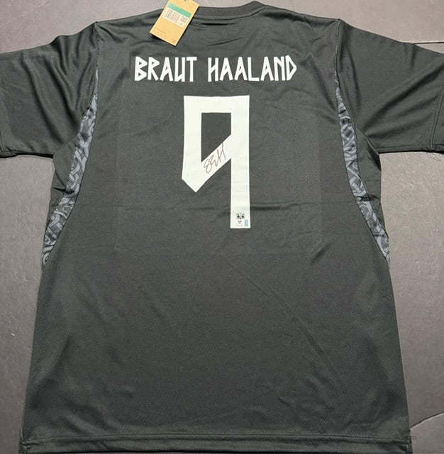 Erling Haaland Norway Autographed 2026 Nike Away Soccer Jersey LOA: Erling Haaland Norway Autographed 2026 Nike Away Soccer Jersey GA Letter of Authenticity - JERSEY SIZE EXTRA LARGE