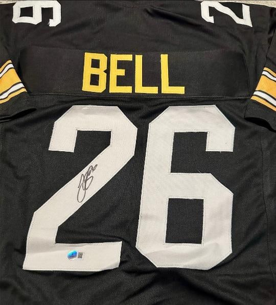 Le'Veon Bell Pittsburgh Steelers Autographed Custom Football Jersey Beckett Hologram: Le'Veon Bell Pittsburgh Steelers Autographed Custom Football Jersey Beckett QR HOLOGRAM (THERE IS NO COA CARDS WITH QR CODE HOLGRAMS - SCAN QR CODE WITH CAMERA TO VERIFY AUTHENTICITY) - Autograph