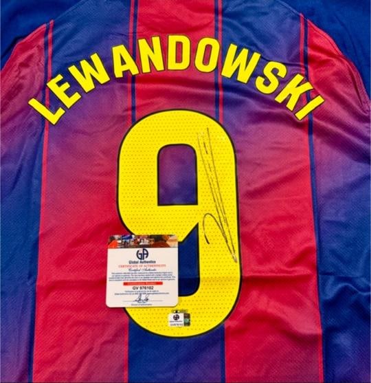 Robert Lewandowski FC Barcelona Autographed 2025-26 Nike Home Jersey coa: Robert Lewandowski FC Barcelona Autographed Nike 2025-26 Home Jersey GA coa - Autograph Location & coa # may vary JERSEY SIZE EXTRA LARGE
