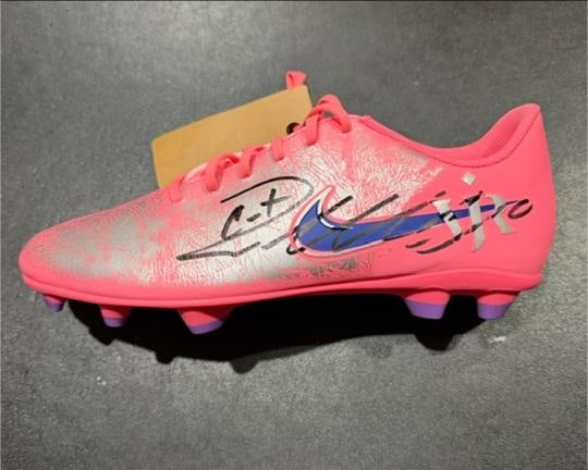 Cristiano Ronaldo Al-Nassr Autographed Nike Soccer Cleat coa: Cristiano Ronaldo Al-Nassr Autographed Nike Soccer Cleat GA coa Size 9.5 - Autograph Location & coa # may vary